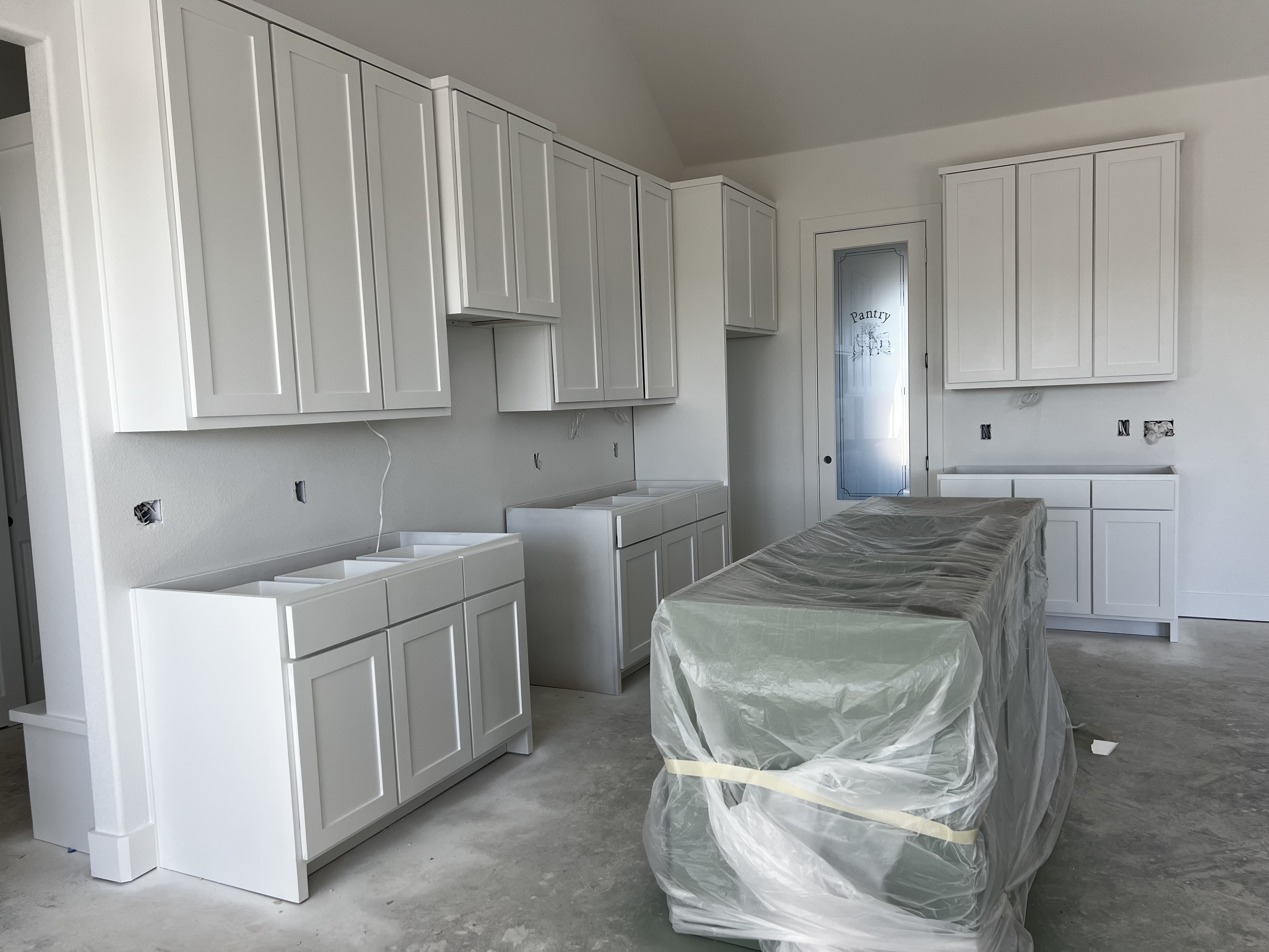White shaker cabinet finish — Fort Worth new build